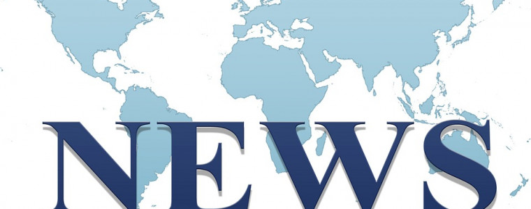 News-Schrift vor Weltkarte